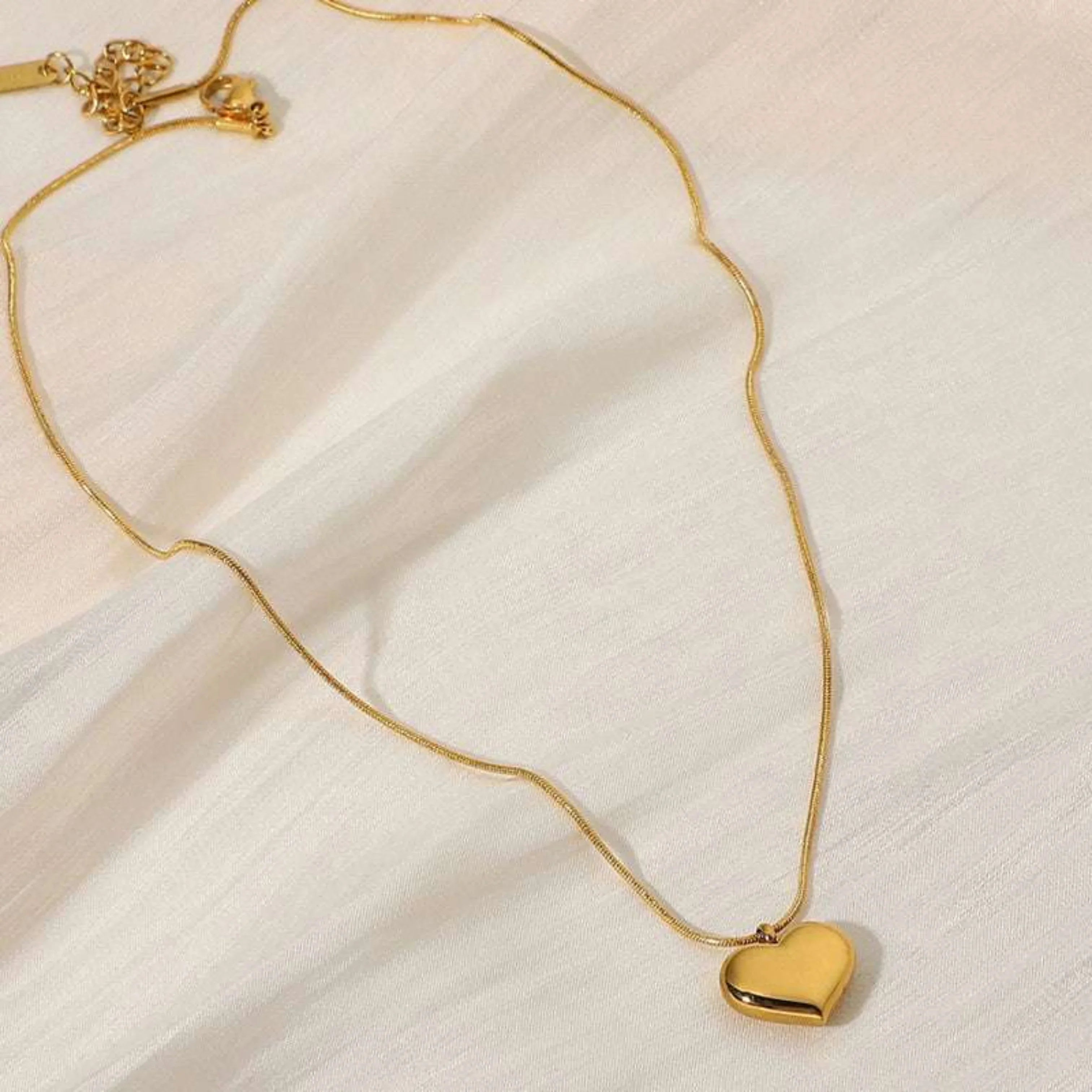 Chunky Heart Necklace - Thecharmingcharms09