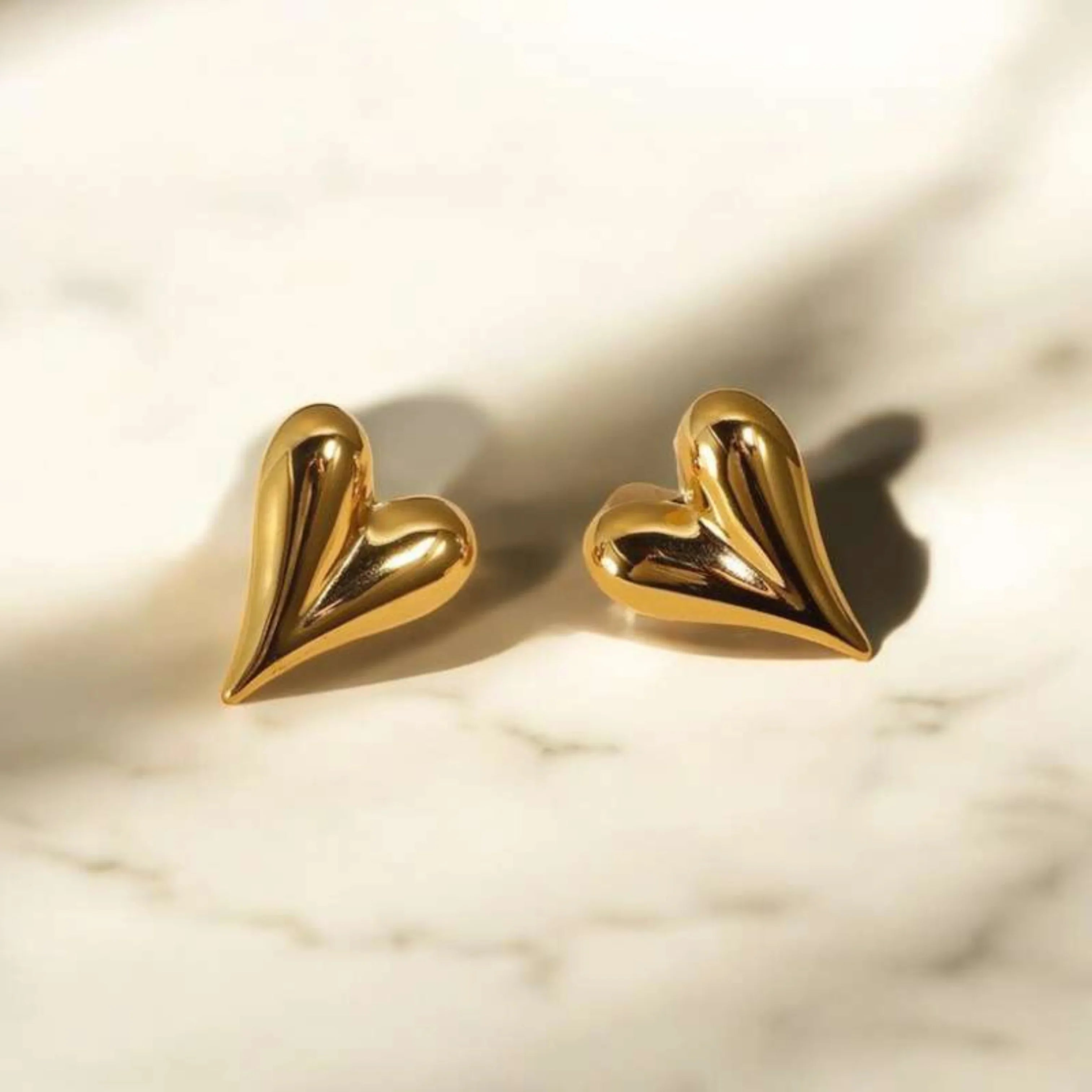 Golden heart earring - Thecharmingcharms09